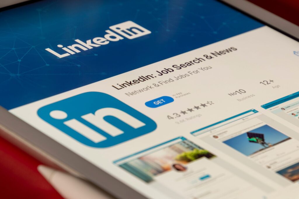 This image depicts How to Use LinkedIn Matched Audiences for Retargeting Success.